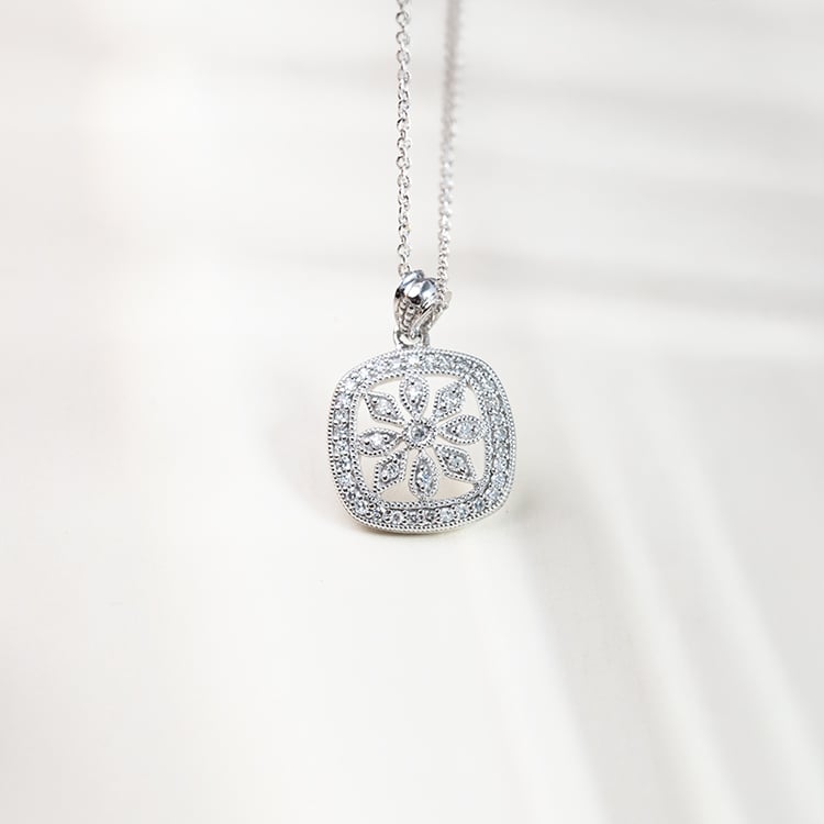 Prívesok s diamantovým kvetom Eloisa 152266