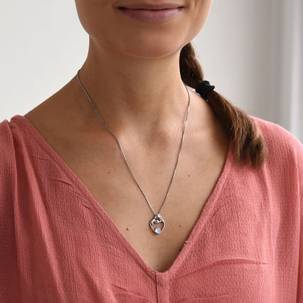 Strieborný prívesok matka a dieťa s mesačným kameňom a diamantom Heli