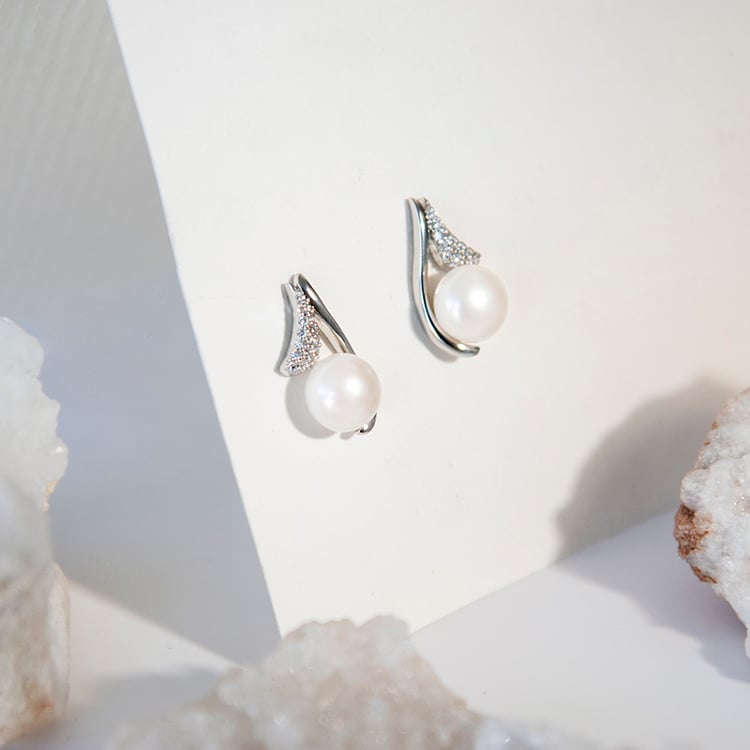 Strieborné napichovacie náušnice s perlami Kazis 108434