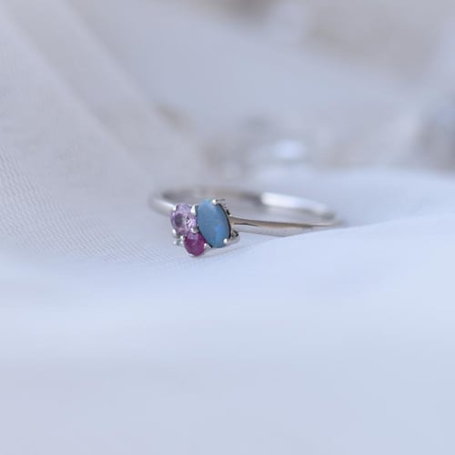 Zlatý cluster prsteň s opálom, rubínom, zafírom a diamantom Merche