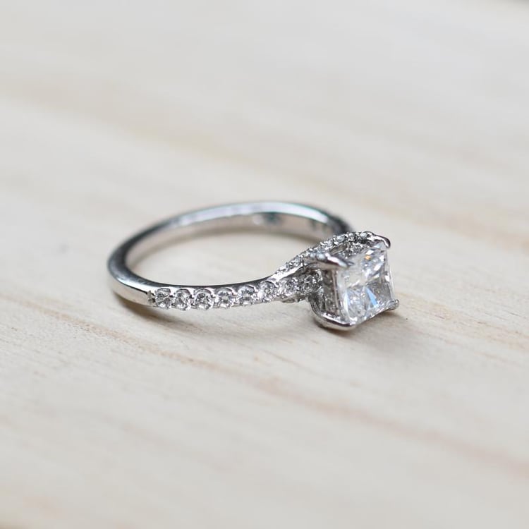 Zásnubný prsteň s princess diamantom zo zlata