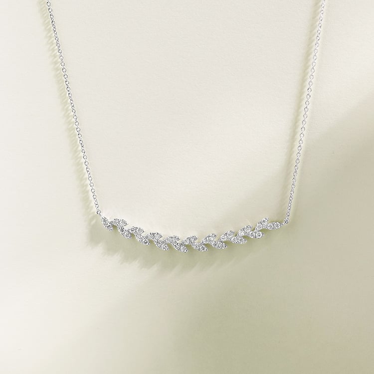 Diamantový náhrdelník v tvare lístočkov Moses 153876