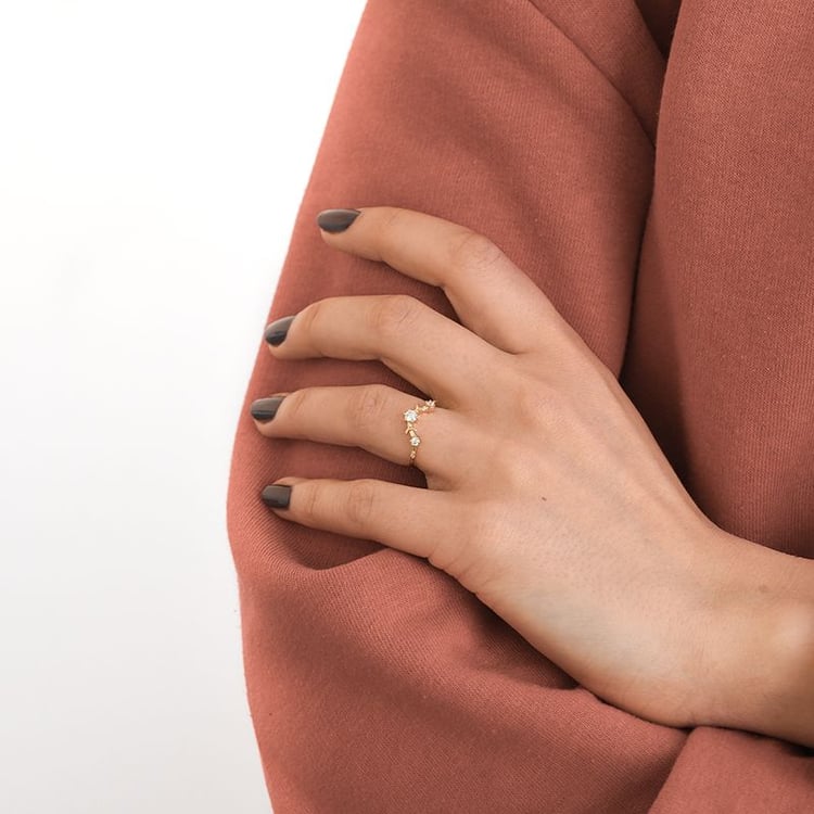 Vykrojený mesiačikový prsteň s diamantom a moissanitmi Abby 98786