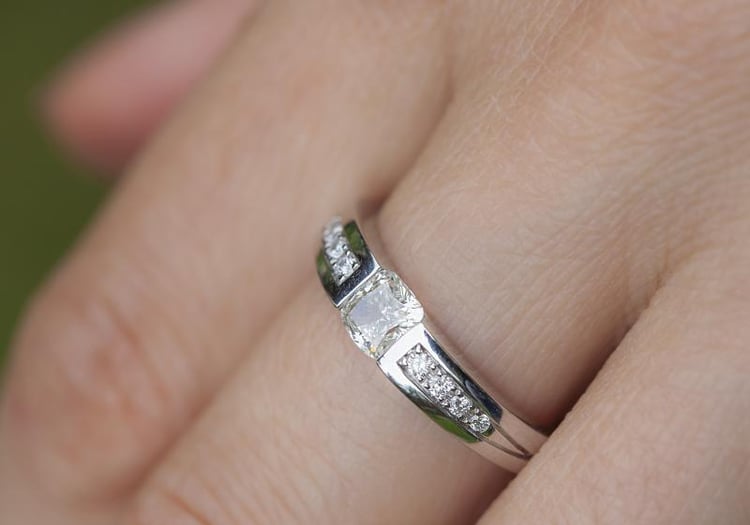 Zlatý prsteň s 0.52ct cushion diamantom Damyah 2621