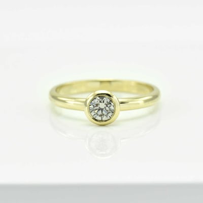 Zásnubný prsteň zo žltého zlata