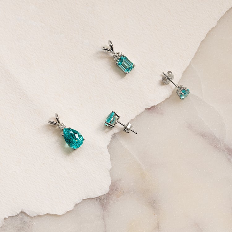 Zlatý prívesok s emerald lab-grown paraiba turmalínom a diamantmi Lucas 138163