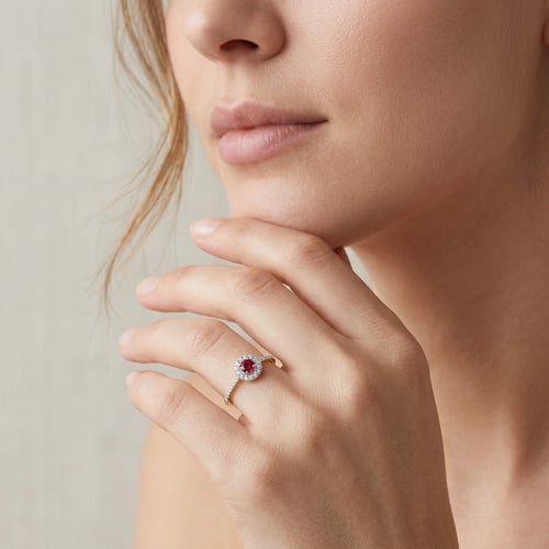 Stříbrný halo prsteň s rubínom a lab-grown diamantmi Wendy