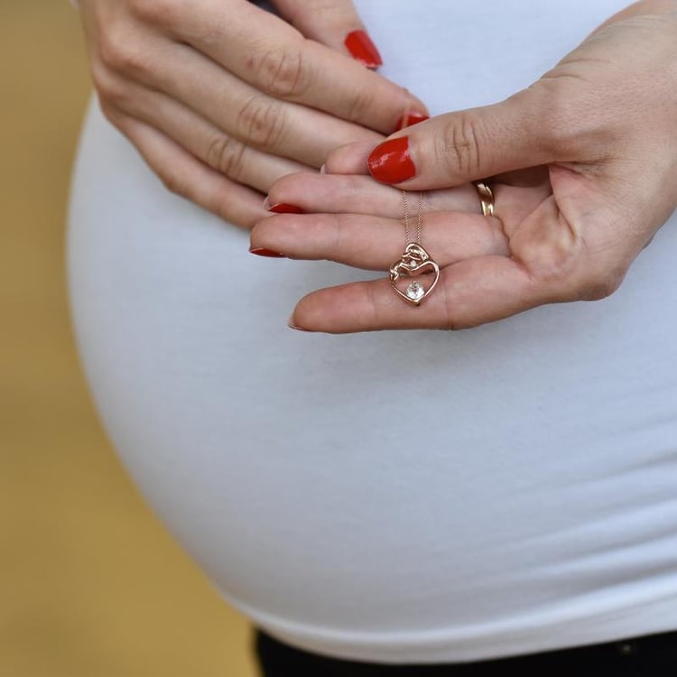 Prívesok matka a dieťa s IGI certifikovaným lab-grown diamantom Heli 108246