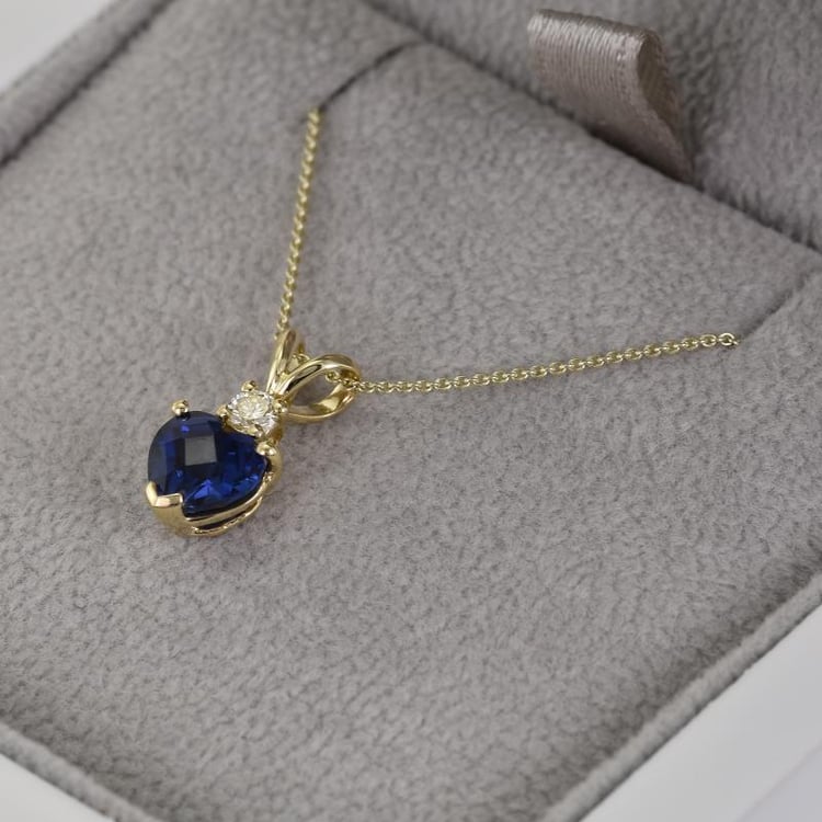 Náhrdelník so zafírom 38800