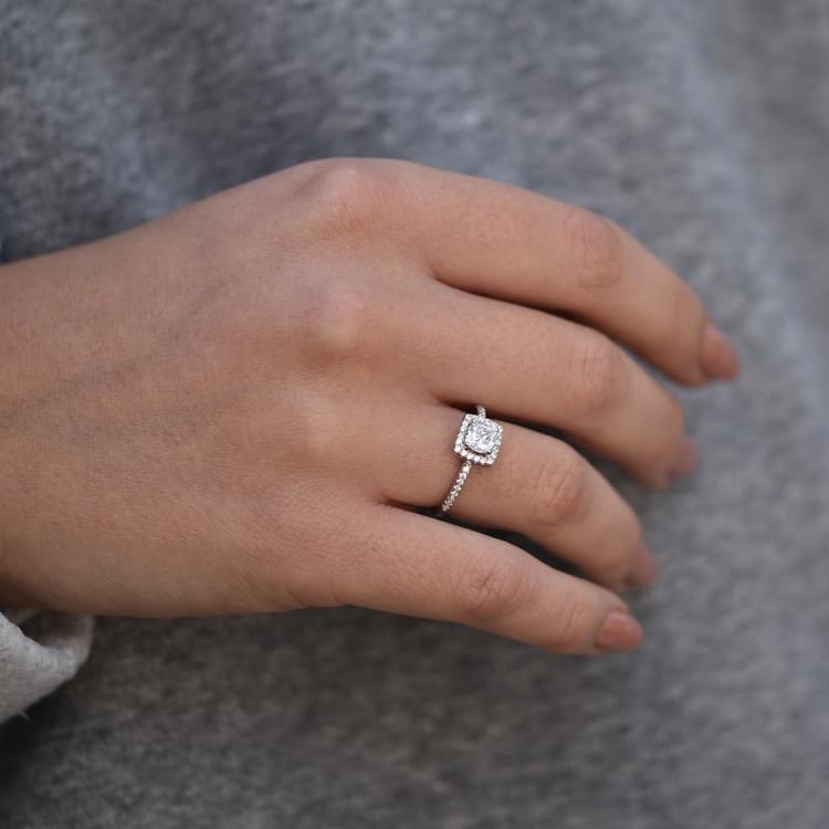 Zásnubný zlatý halo prsteň s diamantmi Vinte 36386