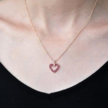 Zlaté srdiečko s rubínmi a diamantom Cleoney