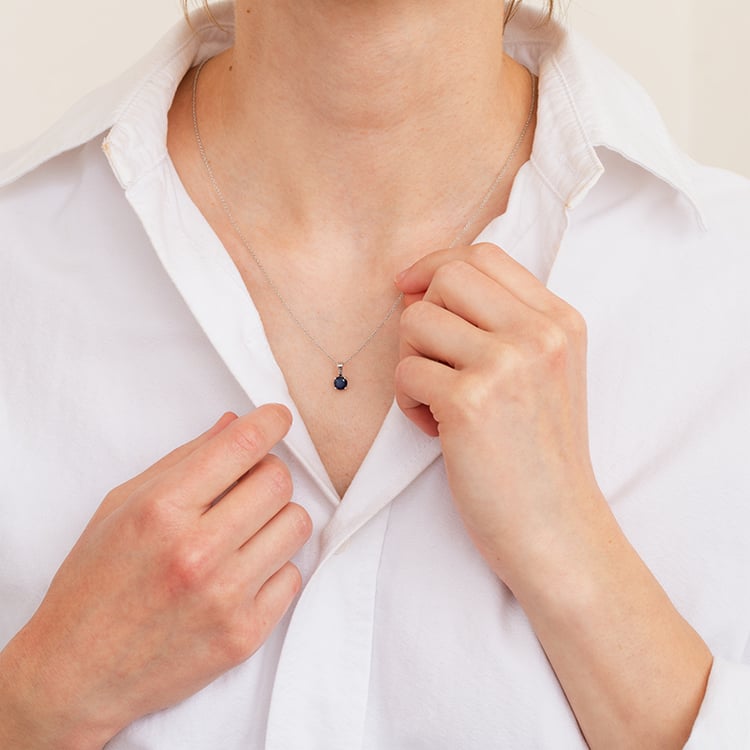 Prívesok s modrým zafírom s výberom veľkosti Odessa 123584