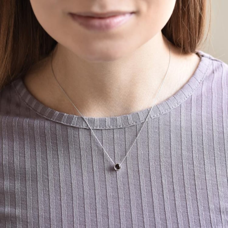 Zlatý náhrdelník s granátom 39060