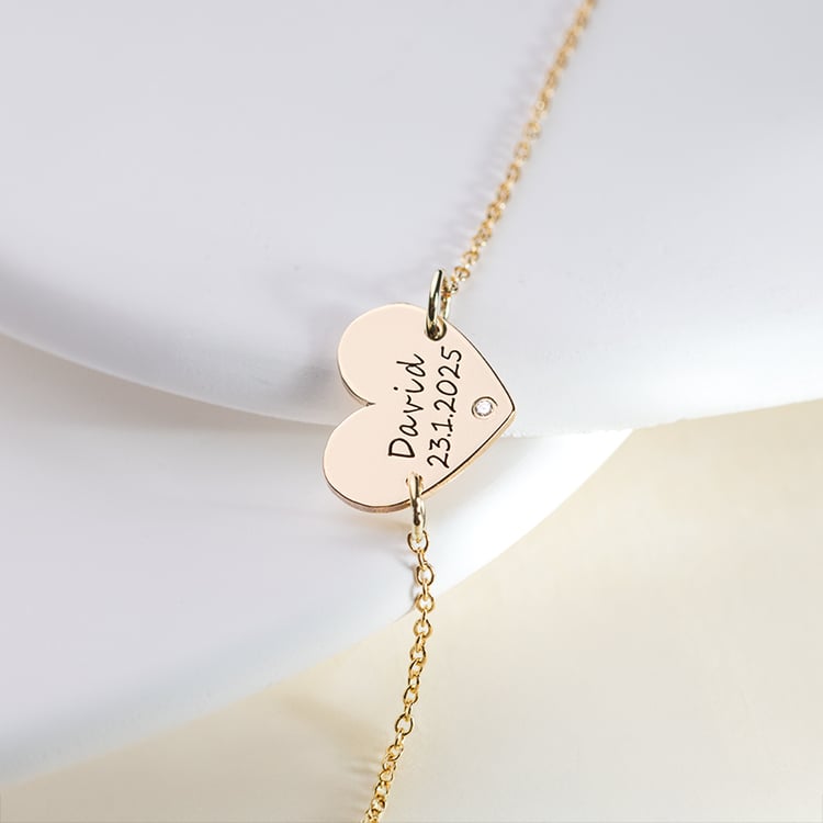 Zlatý srdcový náramok s gravírovaním a diamantom Nensi 151302