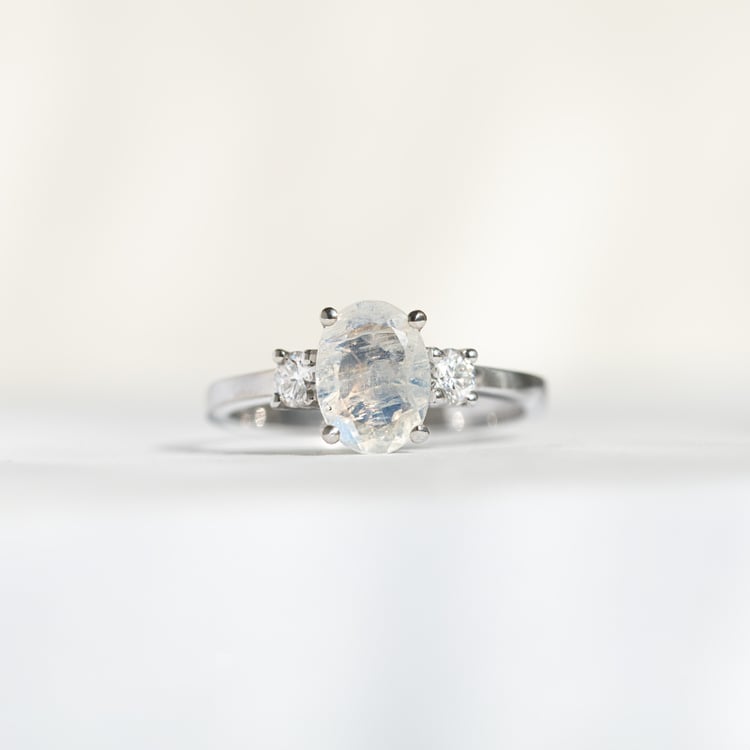 Zlatý prsteň s mesačným kameňom a moissanitmi Lettie 144042