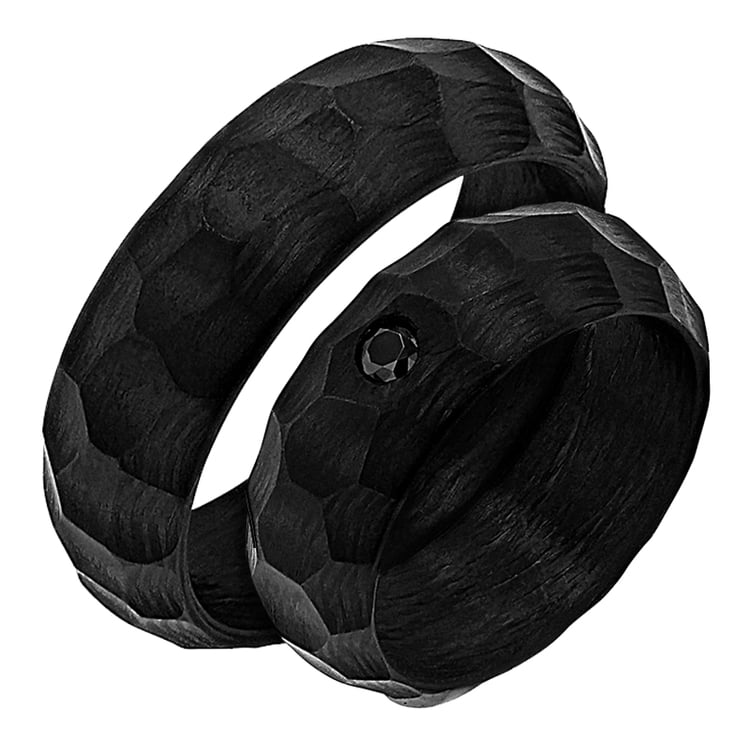 Karbónové snubné prstene s atypickým povrchom a čiernym diamantom Sayer