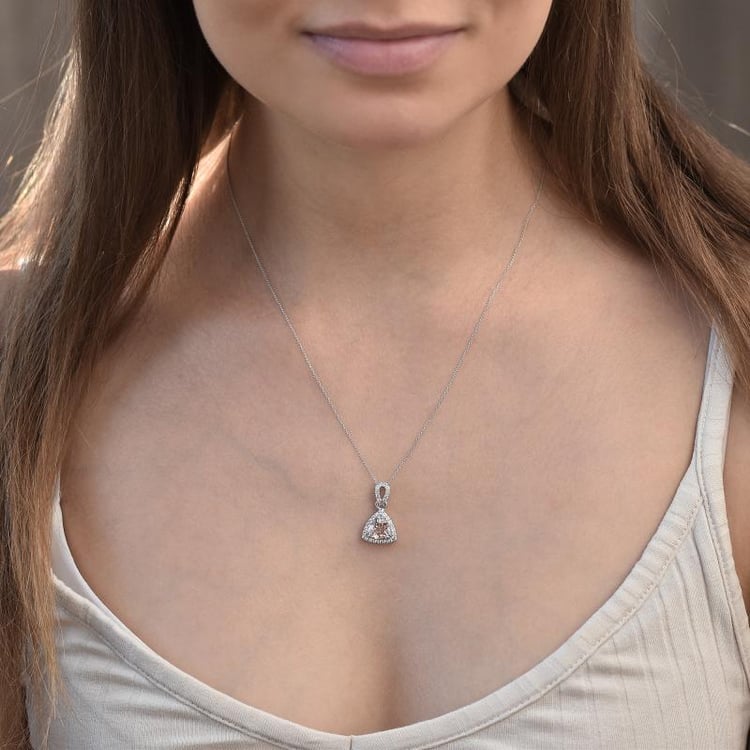 Náhrdelník s morganitom 32926