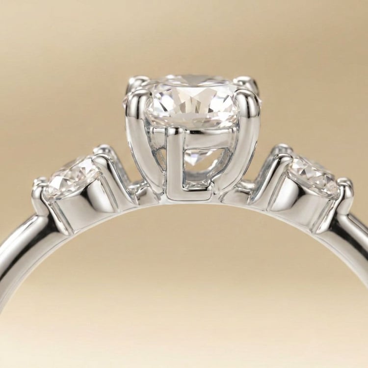 Zásnubný prsteň s výberom písmen a diamantmi Fera 167668