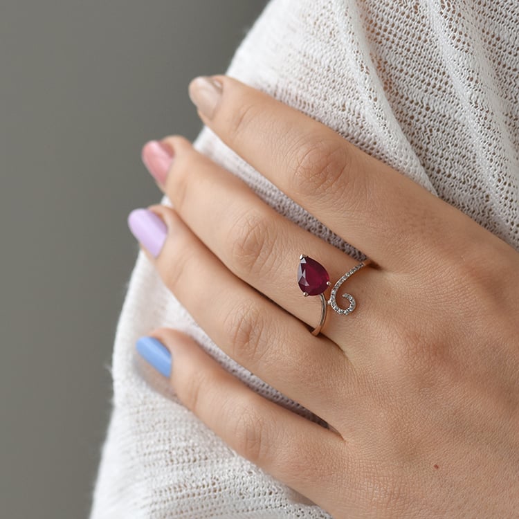 Zásnubný prsteň s rubínom 64381