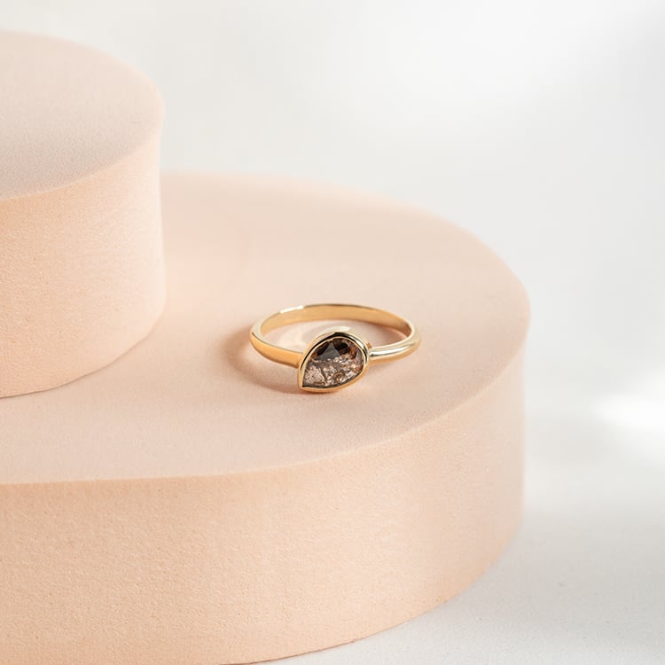 Prsteň so salt and pepper pear diamantom Levander 149229