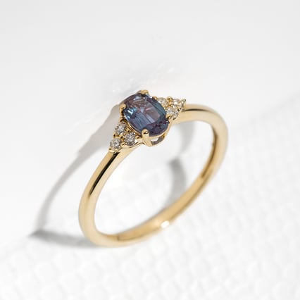 Zásnubný prsteň s alexandritom a diamantmi Kylie