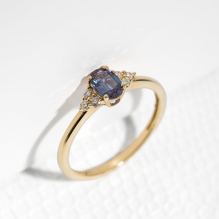 Zásnubný prsteň s alexandritom a diamantmi Kylie 123897