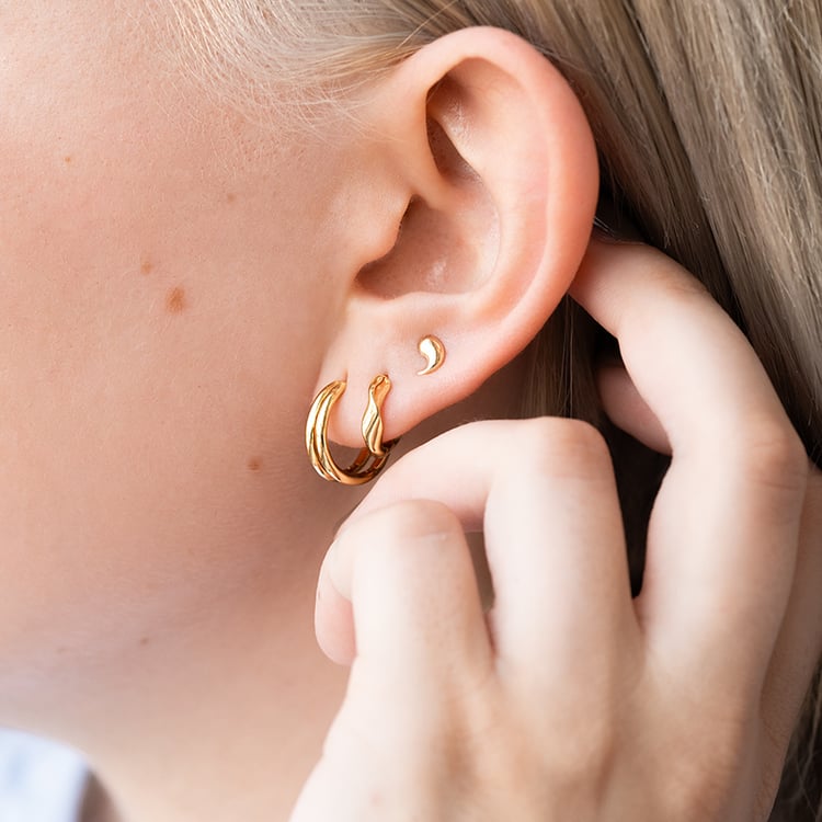 Vlnité kruhové náušnice zo striebra Perica 126744