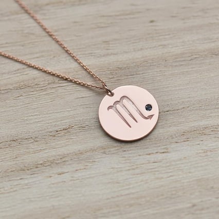 Zlatý prívesok so znamením a topásom Škorpión