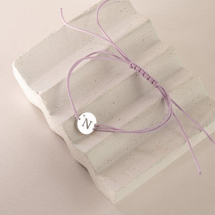 Strieborný náramok s diamantom a gravírom písmena Jonah 120135