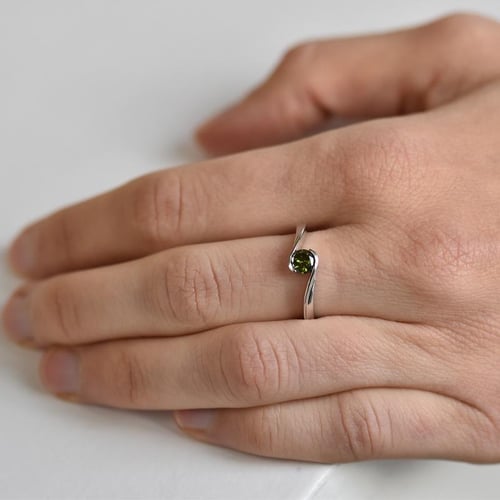 Zásnubný prsteň so zeleným diamantom Yadu
