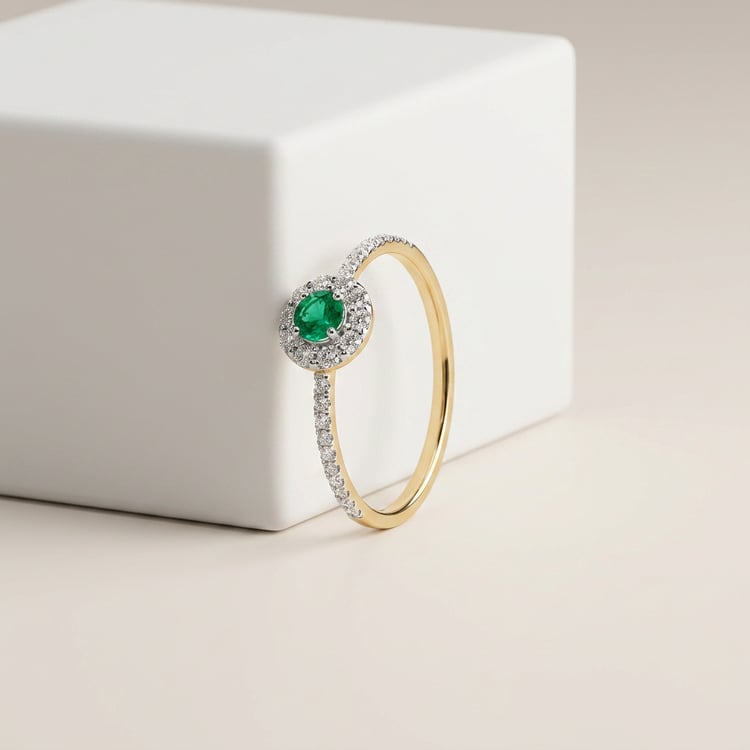 Strieborný halo prsteň so smaragdom a lab-grown diamantmi Lys 169428