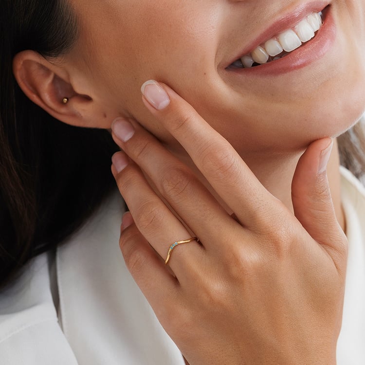 Strieborný prsteň s tromi modrými diamantmi 157761