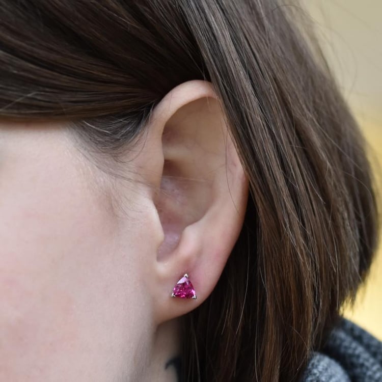 Strieborné náušnice s rubínmi 13919