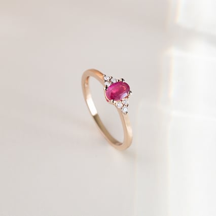 Zásnubný prsteň s rubínom a diamantmi Sheldo