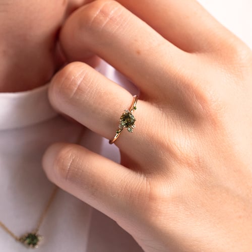 Cluster zásnubný prsteň s vltavínom, zafírom a diamantmi Rosa