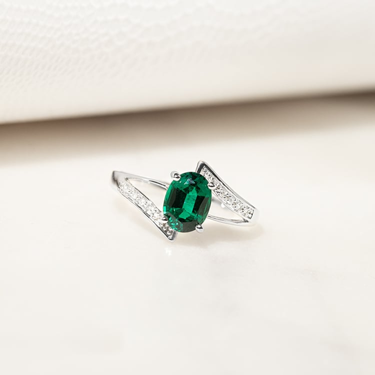 Zlatý prsteň so smaragdom a diamantmi Tahax 132496