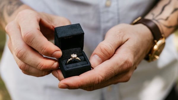 Koľko utratiť za zásnubný prsteň