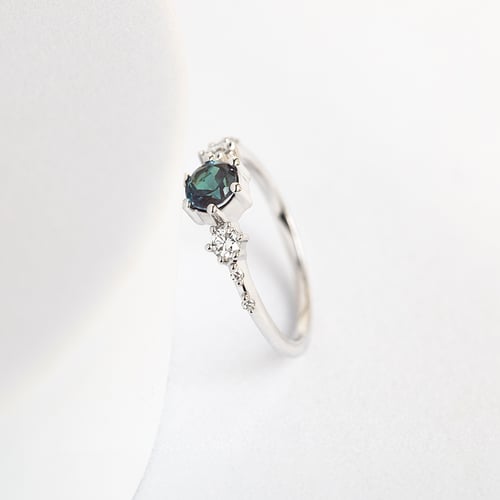 Zásnubný prsteň s lab-grown alexandritom a diamantmi Willa