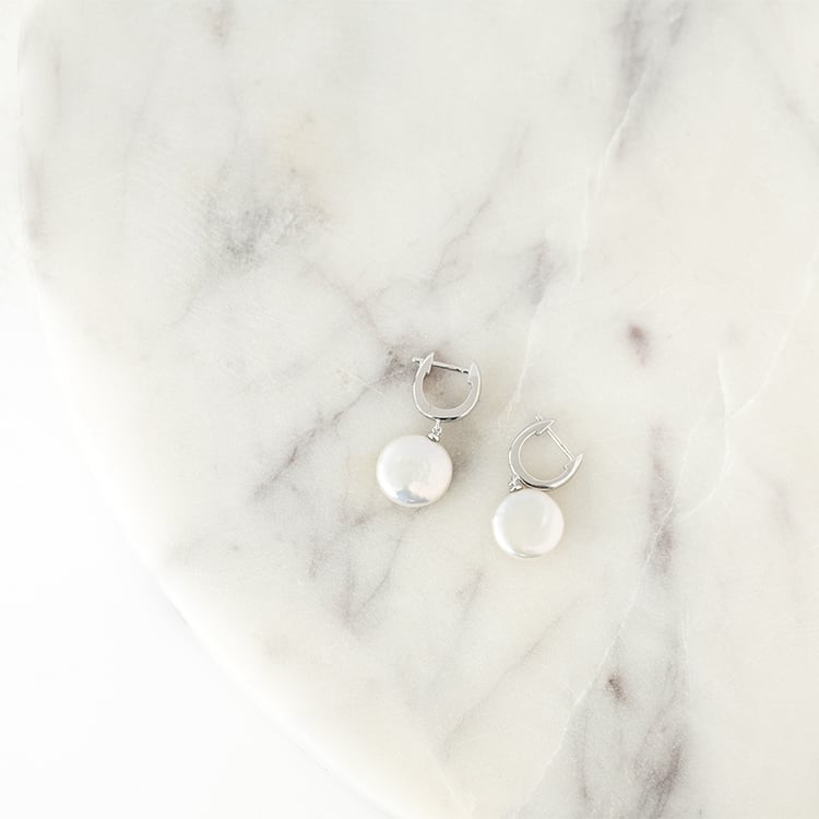 Strieborné visiace náušnice s perlami Vega 130417