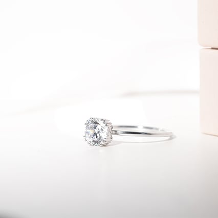 Zásnubný prsteň s diamantom Evelle