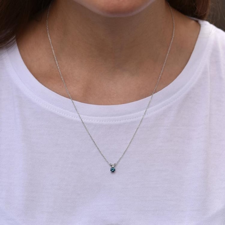 Modrý diamant v náhrdelníku 45103