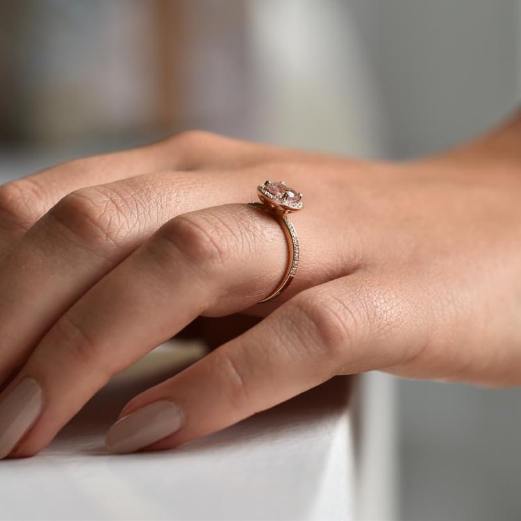 Zlatý prsteň z ružového zlata s morganitom 2650