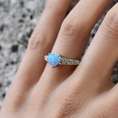 Strieborný prsteň s opálom 