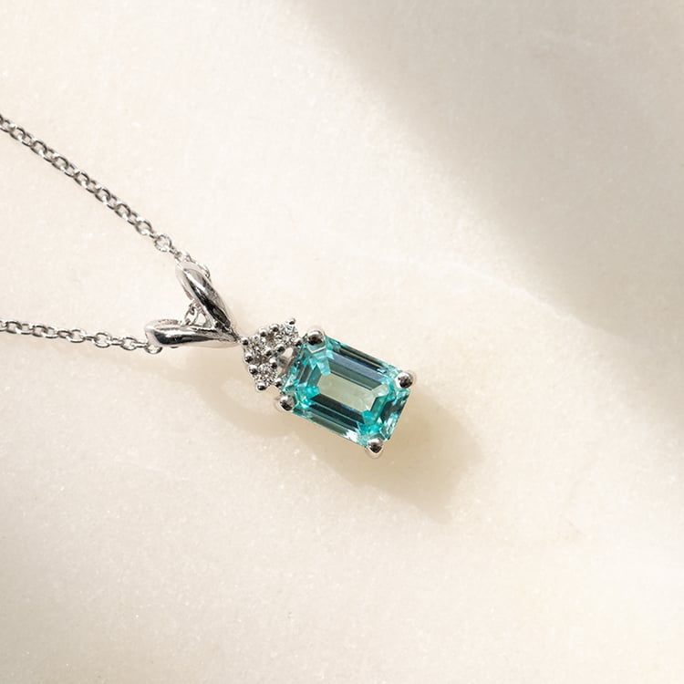 Zlatý prívesok s emerald lab-grown paraiba turmalínom a diamantmi Lucas 136947