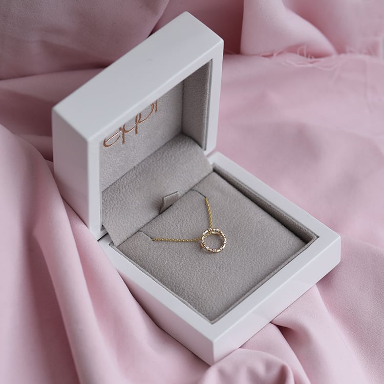 Pozlatený karma náhrdelník s diamantmi 73266