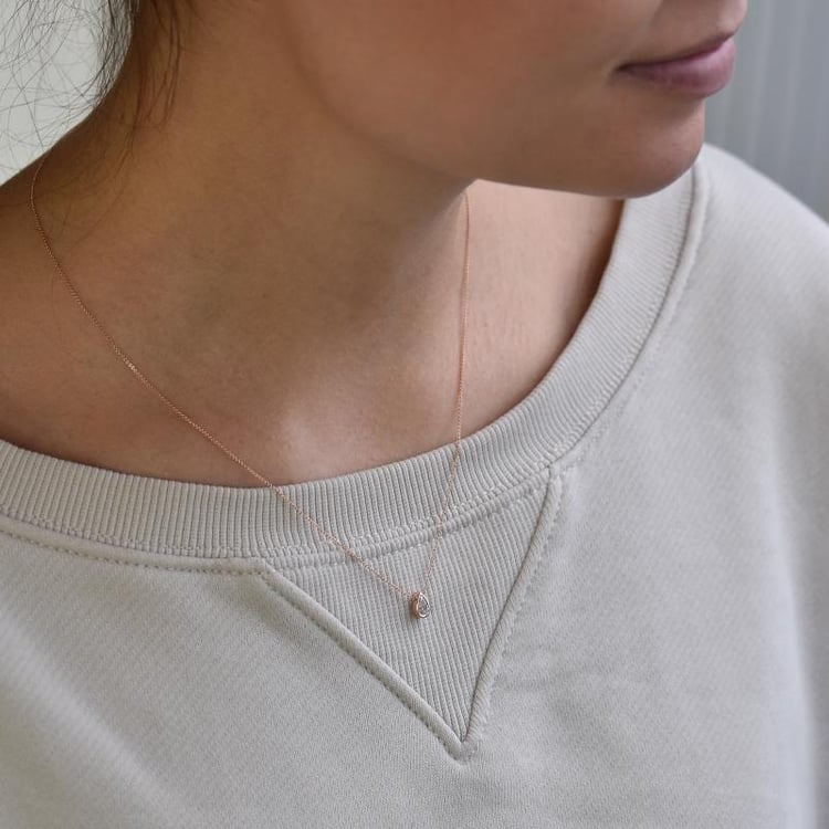 Zlatý náhrdelník s pear diamantom 49540