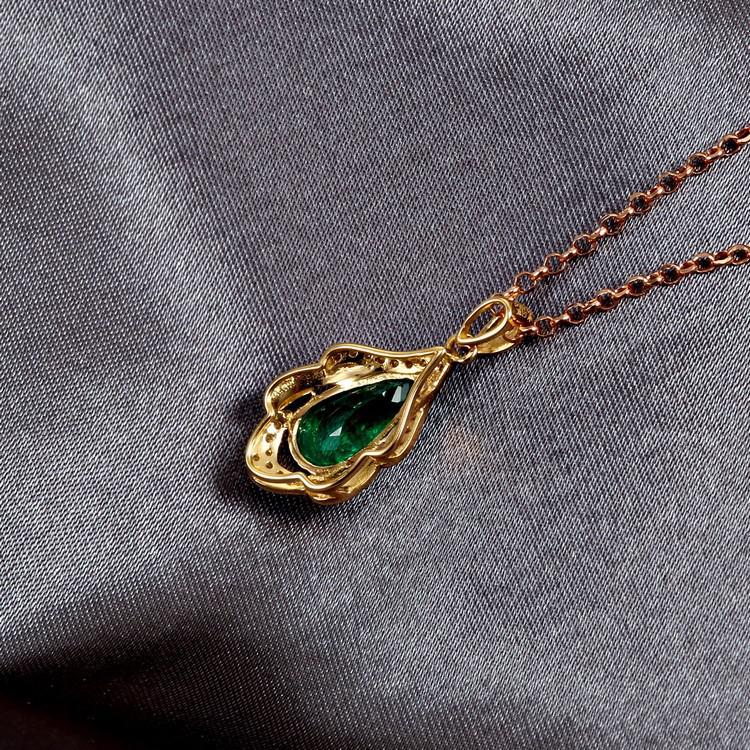 Zlatý smaragdový náhrdelník 5277