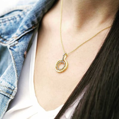 Pozlátený náhrdelník s diamantmi