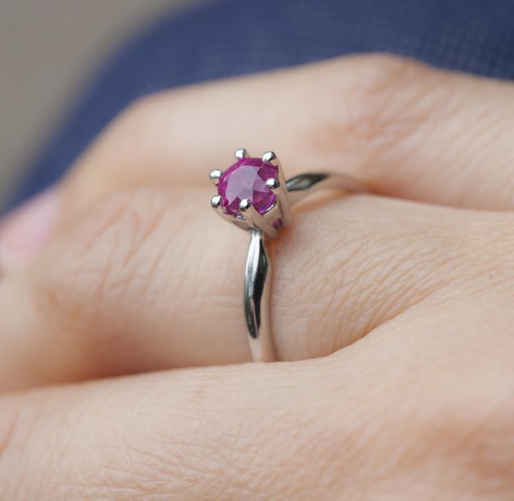 Zlatý prsteň s rubínom Venedic 2607