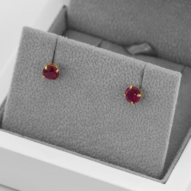 Náušnice s vytvorenými rubínmi zo zlata 55407